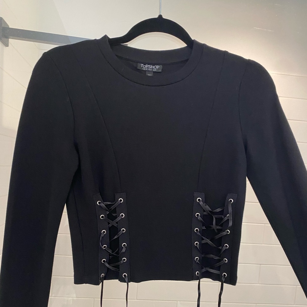 NEVER WORN- Black lace tied cropped long sleeve
